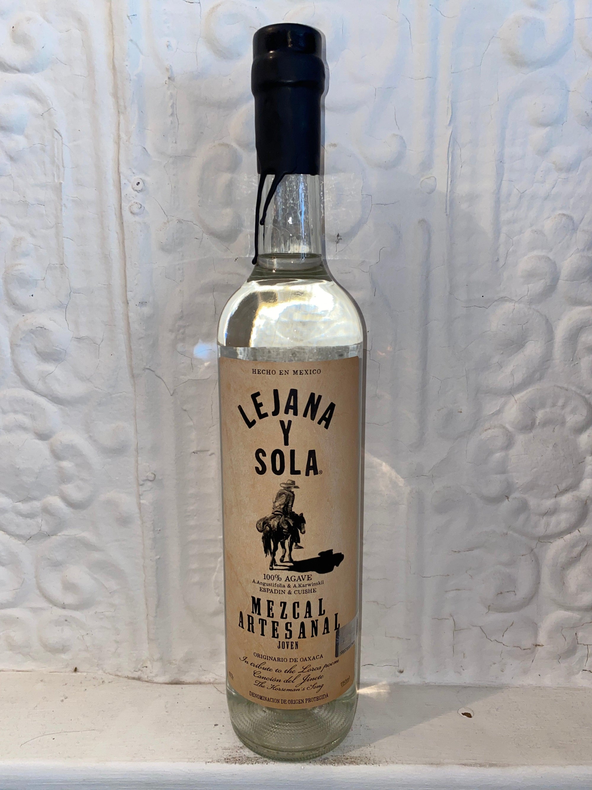 Mezcal-Joven-Lejana-y-Sola-